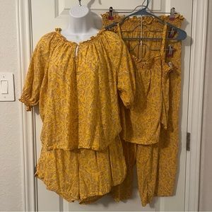 Old Navy Women’s Gold Floral Woven Pajama Set, 4 Pc (medium)